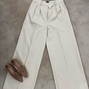 NWT. Banana Republic Cream Wide-Leg Pants